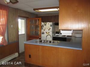 35 Clay St, Tamaqua, PA 18252 - photo 2