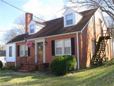 407 W Morehead St, Reidsville, NC 27320 - photo 2