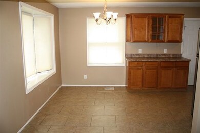 1318 N Stark St, Davenport, IA 52804 - photo 4