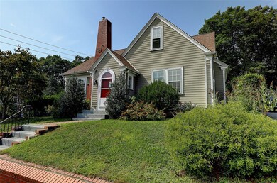 105 Wilcox Ave, Pawtucket, RI 02860 - photo 2