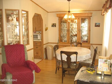 5762 Box R Living Room to Dining Area