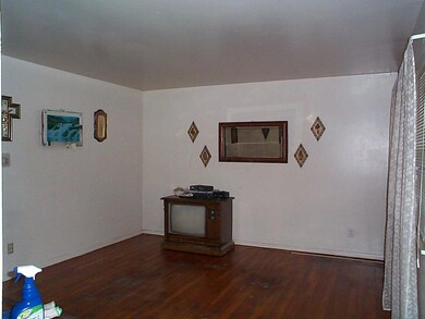 2759 Roxbury Road - Abbott Realty