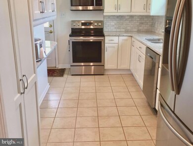 2134 Greenwich St, Falls Church, VA 22043 - photo 4