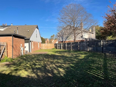 Great All Fenced Spacious Side Yard