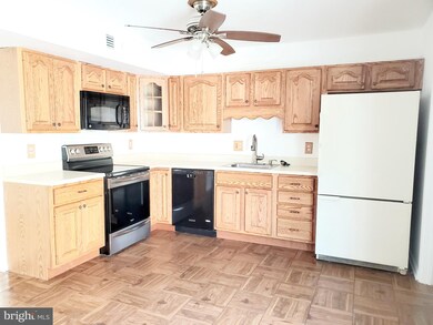 2446 Hyannis Ln, Crofton, MD 21114 - photo 5