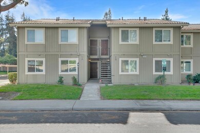 455 Cherry Ln unit A, Manteca, CA 95337 - photo 2