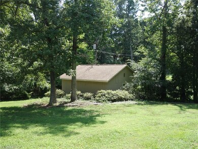 2311 Burnette Dr, Greensboro, NC 27406 - photo 6