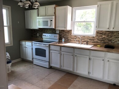 806 Williams St, Jacksonville, NC 28540 - photo 3