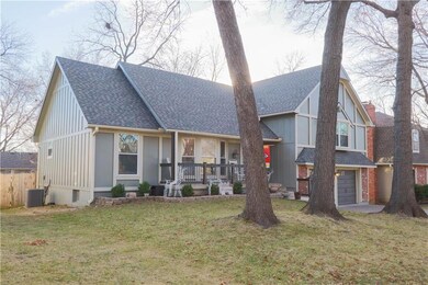 Charming Lenexa Home!