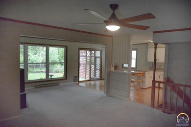 1616 SW Burnett Rd, Topeka, KS 66604 - photo 2