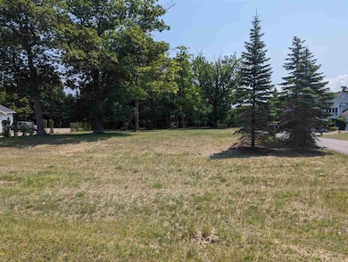 840 Petoskey Ave, Charlevoix, MI 49720 - photo 6