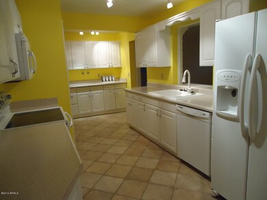 4302 E Carmel Circle Kitchen