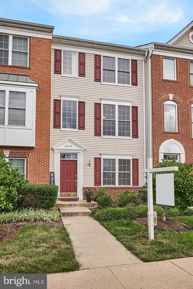 25315 Crossfield Dr, Chantilly, VA 20152 - photo 3