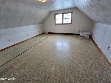 large room 2nd floor DEn? BR? office?