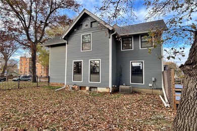 1021 26th St, Des Moines, IA 50311 - photo 4