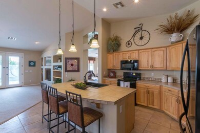 Kitchen Island/Breakfast Bar