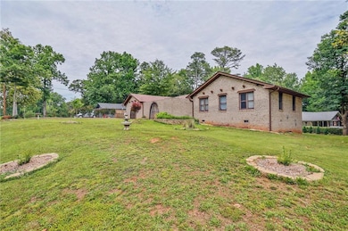 View of grassy yard