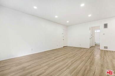 1426 S Cochran Ave unit 6, Los Angeles, CA 90019 - photo 4