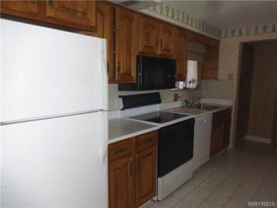 23 Greenwood Cir, North Tonawanda, NY 14120 - photo 2