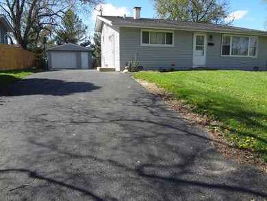 139 Ensenada Dr, Carpentersville, IL 60110 - photo 2