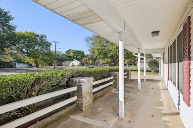 626 Kingston Dr, Irving, TX 75061 - photo 3