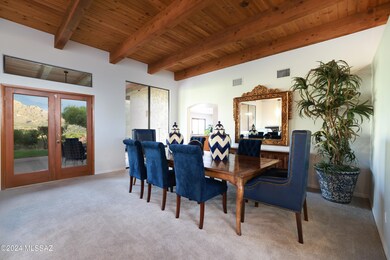 DINING ROOM FOR A CROWD