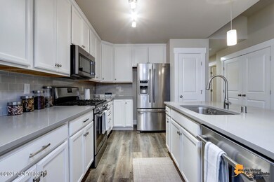 Kitchen w/pantry