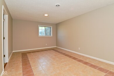 8454 Saxon Ct, Columbus, IN 47201 - photo 7