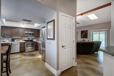 2602 N Yucca St-6