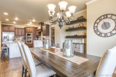 Beautiful dining area that holds large furniture,