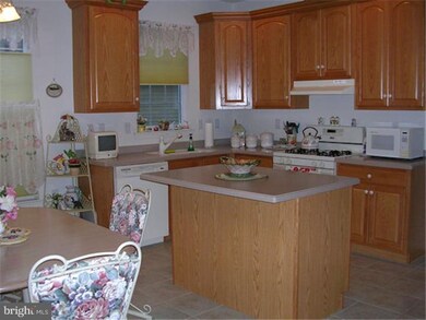 127 Honey Flower Dr, Trenton, NJ 08620 - photo 3