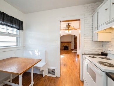 1811 2nd St SW, Cedar Rapids, IA 52404 - photo 7