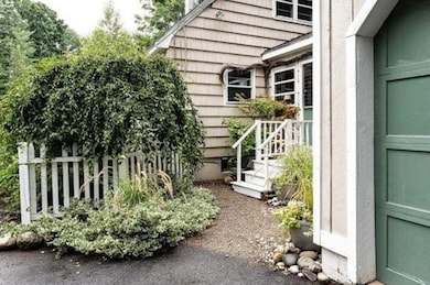 8 Maple Ave, Newton, NH 03858 - photo 3