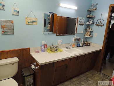 Large vanity in bath