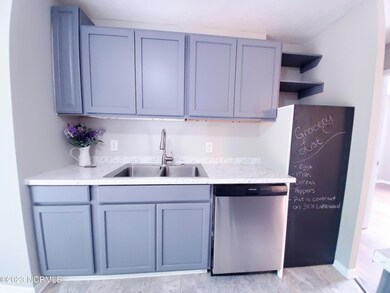 301 Lakewood Dr, Jacksonville, NC 28546 - photo 5