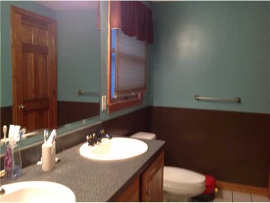 189 Mendon St, Blackstone, MA 01504 - photo 6