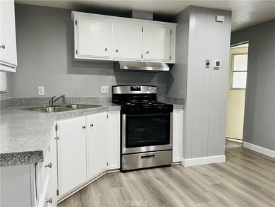 13820 Rodeo Dr, Victorville, CA 92395 - photo 2