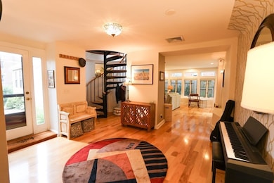 124 Winthrop Rd unit 3, Brookline, MA 02445 - photo 3