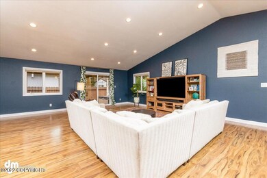 05-Living Room 20220712-DW-9211-Edit-Edi