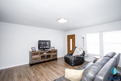 3601 S Holbrook Ave, Sioux Falls, SD 57106 - photo 2