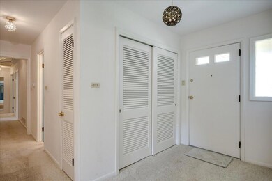 2-Foyer-upstairs