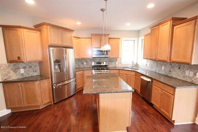 129 Saddle Ridge Dr, Dallas, PA 18612 - photo 5