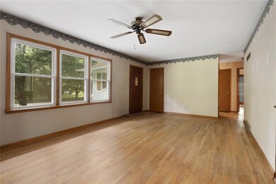 205 E Maple St, Raymore, MO 64083 - photo 5