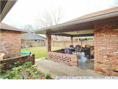 Covered Patio great for entertaining