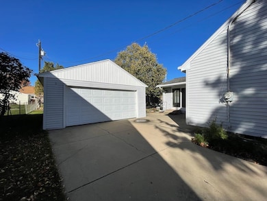 2252 Center St, Green Bay, WI 54304 - photo 2