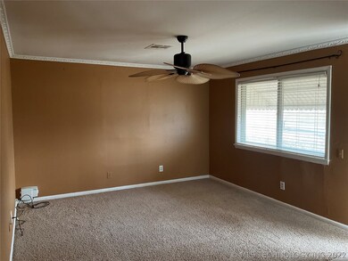 Living Room w/carpet and ceiling fan