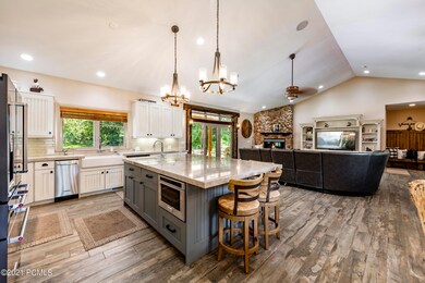 10_Kitchen_high_3724253