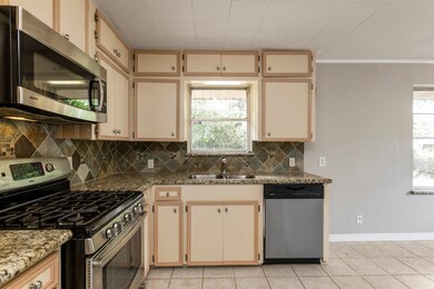 4701 Chrystell Ln, Houston, TX 77092 - photo 4