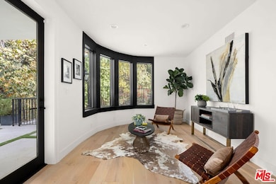 16881 Oak View Dr, Encino, CA 91436 - photo 6