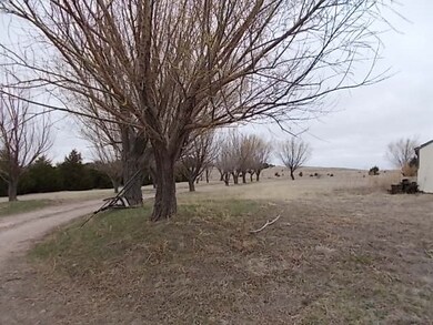 10599 S Whispering Hills, North Platte, NE 69101 - photo 2